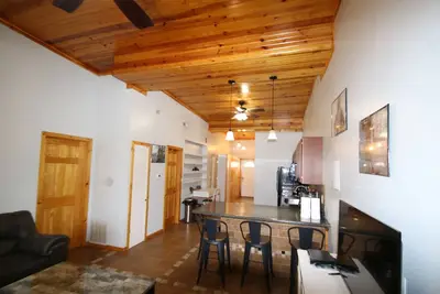 Image de In Athens 2-bedroom apartment Free Parking, Free WiFi, Free Washer\/Dryer, sweet!