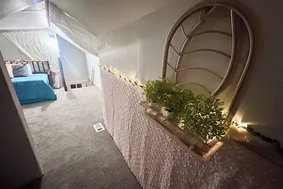 Image de Charming 1830’s Cottage in Williamsville – Steps from Glen Falls & Main Street