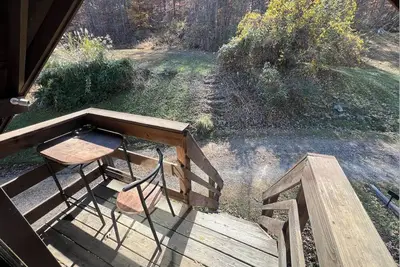 Image de Rustic home in the woods with Central Hvac, walk around porch, & wifi