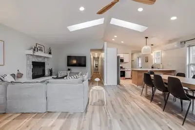 Image de Dunes & Waves Retreat | Perfect Lake Getaway