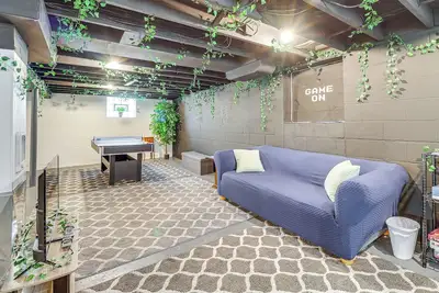 Image de Game Room & Fire Pit: West Mifflin Home!