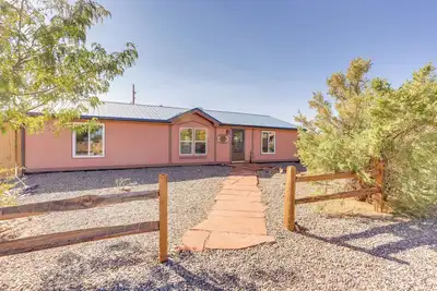 Image de Stunning Views: Quiet Bluff Home Near Hiking!