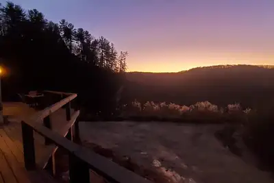Image de One of a Kind Cabin. Breath Taking View, integrated into the natural rock.