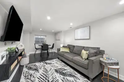 Image de Cozy, Modern Garden Unit