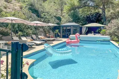 Image de Maison acceptant les animaux à.