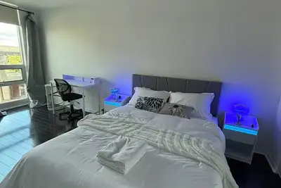 Image de Modern place Heart of Toronto+free Parking & Wifi