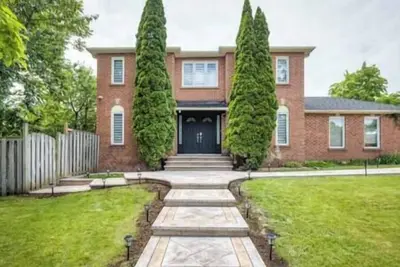 Image de Entire Home | Toronto Hub | Therma Spa | 12 Guests | Dagmar | Sports Arenas