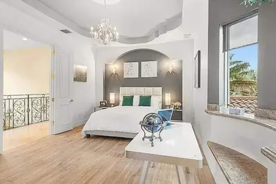 Image de Luxurious Grand Resort Mansion with Pool, Theater, Beach Access & Private Suites