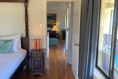 Image de Absolute Beach front, entire property with ocean views from every room.