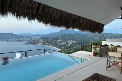 Image de Surround yourself with Unsurpassed Ocean, Bay, Beach, Mountain, and city views