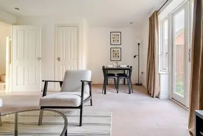 Image de Modern Hideaway w\/ Studio Space