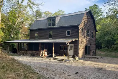Image de Restored 100-year-old Barn House in Private Forest. Perfect for gatherings.