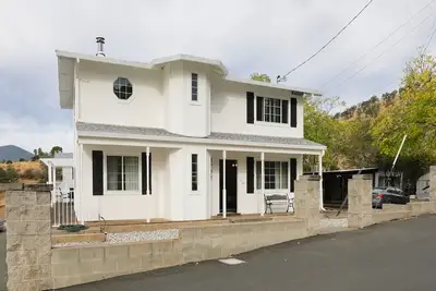 Image de Gorguous and spacious home with panoramic views in Clearlake.