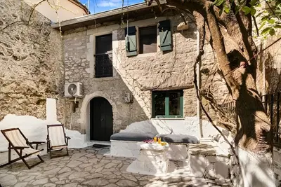 Image de 2-Bed Home in Kolivata - Sleeps 4 - WiFi - Parking