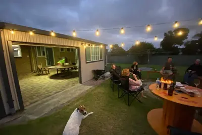 Image de Walpole House is a cosy getaway by the Walpole inlet with a large backyard.