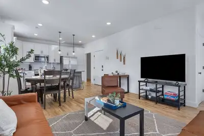 Image de Duplex with Balcony: Spacious Dog-Friendly Oasis!