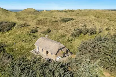 Image de Beautiful holiday home only 100 meters from the North Sea.