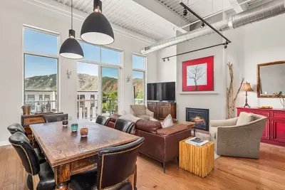 Image de Summit & Sky Loft | A/C, Fireplace, Terrace