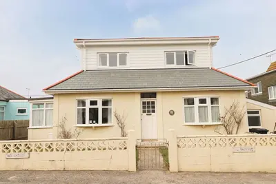 Image de 100m to beach! ! Spacious beach house, perfect for families.