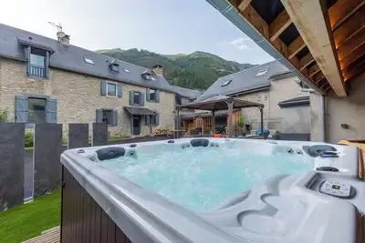 Image de Chalet Pyrénées KasaLilou: Jacuzzi & Aventure Montagne