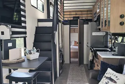 Image de Cozy glamper with scenic pond in Brownstown Indiana