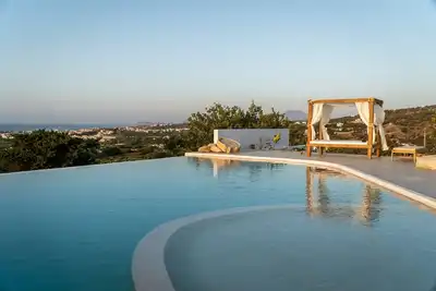 Seaview Villa w/Private Pool, Bbq, 1, 5km from beach with breathtaking views