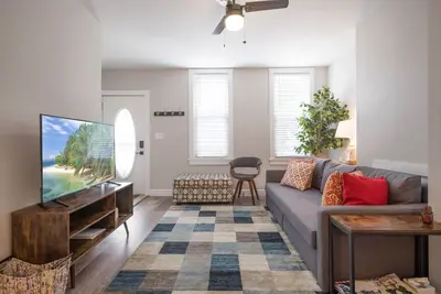 Image de Nfl Draft Stay |2 Br | South Side Home | Sleeps 6