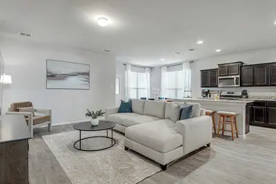 Image de A Modern Oasis with All the Comforts of Home!