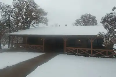 Image de Spacious lodge with 4 bedrooms and WiFi, Ac in welcoming Tulsa