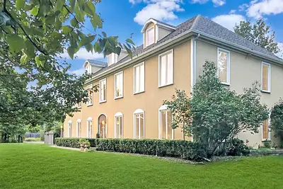 Image de Luxury & Privacy Perfected: Estate Home Charm with Boutique Hotel Flair