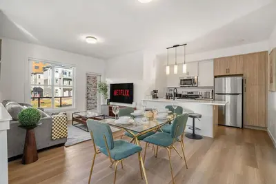 Image de King Bed » Garage » Ac » Full Kitchen » 65`