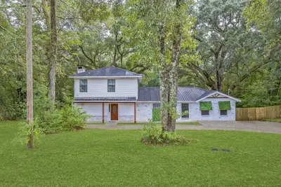 Image de New! Serene Oasis in Daphne: Cozy Home with Giant Oaks