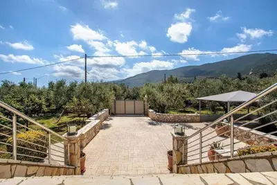 Image de Modern Villa with 3 Bedrooms, 2 Baths & Unforgettable Island Views