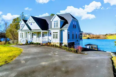 Image de New 7br Lakefront Lake Anna, Dock, Beach, Deck