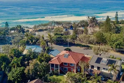 Image de Villa Stay: 2 Private Spacious Rooms by Kawana patrolled Beach, Hospital & Shops