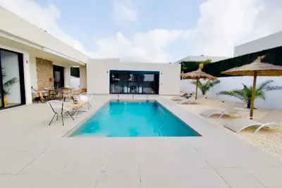 Image de Maison de vacances 'Oasis Lovft' avec vue sur les montagnes, Wi-Fi et climatisation