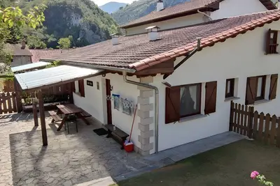 Image de Appartement \"Rural Rubó\" avec vue sur les montagnes, terrasse privée et Wi-Fi