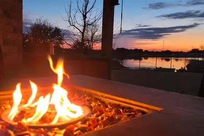 Image de Peaceful Lakeside Gem near San Antonio