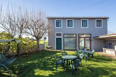 Image de Maison de campagne \"Apartamento La Calleja\" avec terrasse et jardin partagés et Wi-Fi