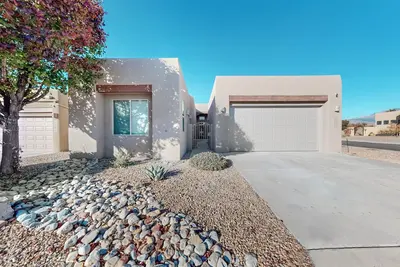 Image de Newly renovated! Furnished Luxury Rental! Near Balloon First Park!