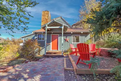 Image de Red Cliff Chalet, Cozy 2bd guesthouse, Ac, Close to town, hot springs, skiing