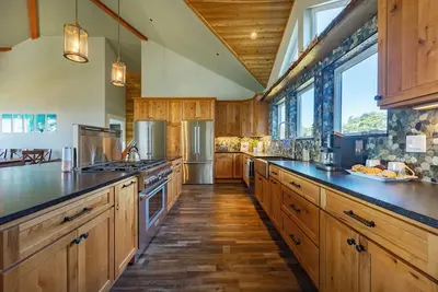 Image de Ocean Front 6-bedroom house in tranquil Seal Rock with WiFi. Relax and unwind