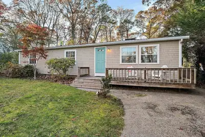 Image de Cape Cod - John's Pond Mashpee - Private Assoc. Beach and two Kayaks