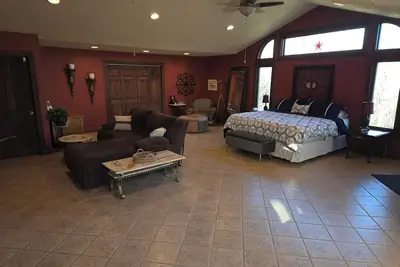 Image de Beautiful home on the wine trail. Pool, cooks kitchen, incredible master suite