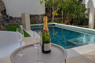 Image de Villa 2 chambres, piscine privée Garage Wi-Fi