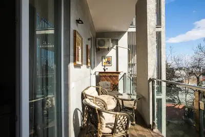 Image de modern, 2 Bdr apartment in old Tbilisi.