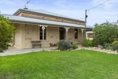 Image de Lovely 100yr old cottage 5 mins from famous Flaherty Beach, Pet friendly