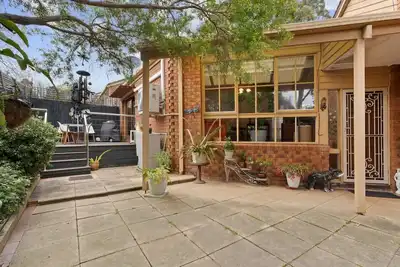 Image de A leafy retreat only a skip and jump away from  the lively city of Boxhill.