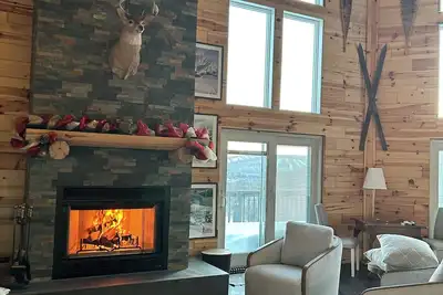 Image de Chalet MoNARCH NewLuxury 3bd 3 bath