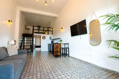 Image de Sunny Escape with Balcony Steps to Dining